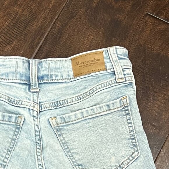 Ambercrombie Kids 7/8 high rise cut off Jean Shorts - Picture 5 of 6